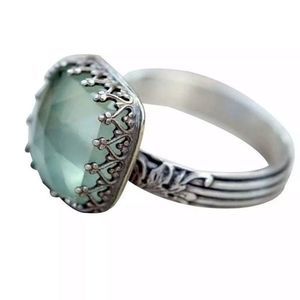 NEW! Vintage look fashion ring